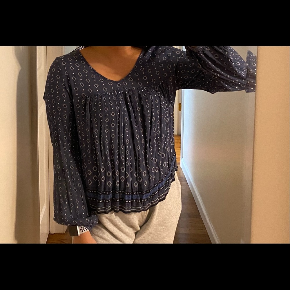 Blue patterned flowy top - Picture 2 of 3